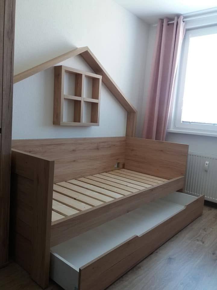 Detská posteľ s vysunutou prístelkou pod hlavným lôžkom