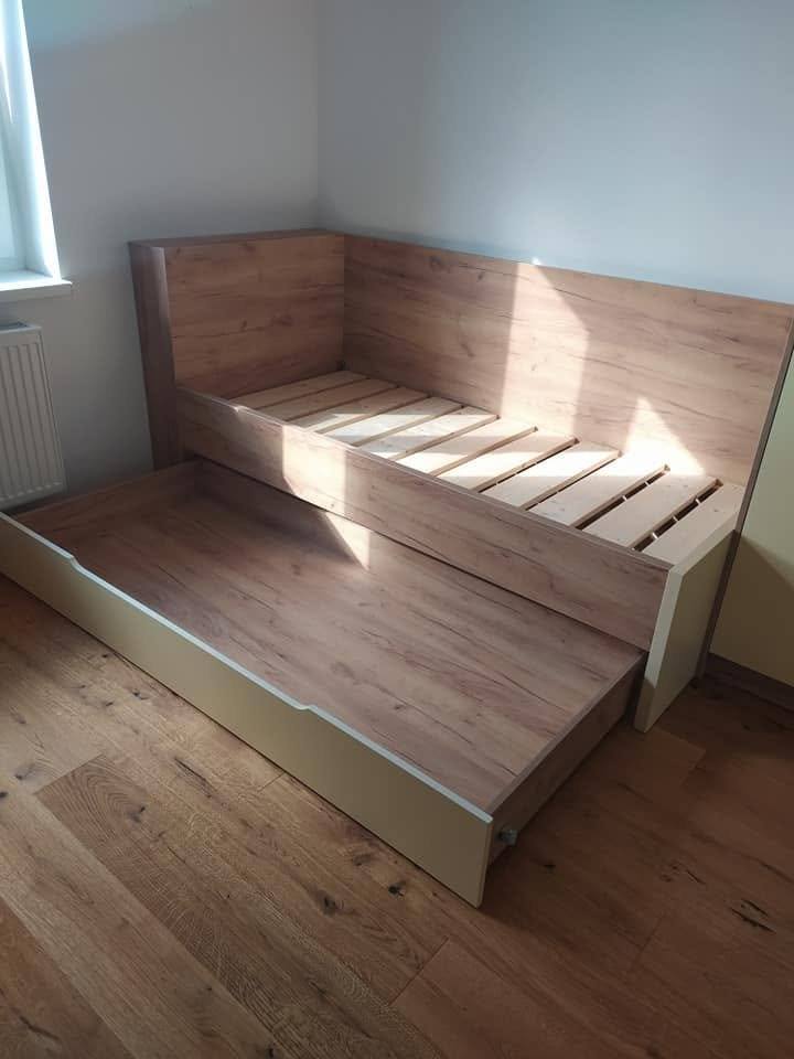 Einzelbett mit hohem Eichen-Kopfteil und Bettkasten-Lade