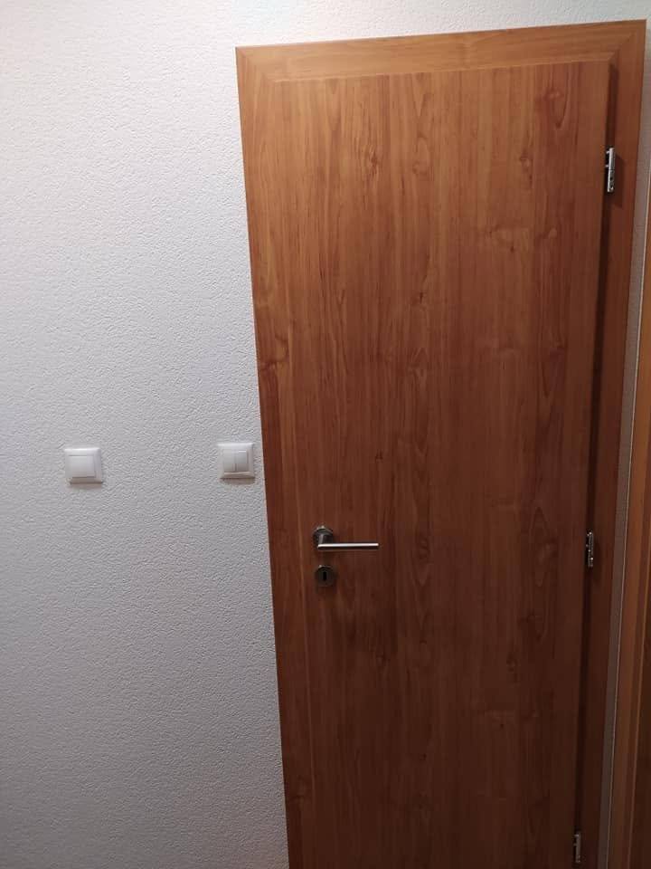 Volltür in Nussbaumoptik für den Innenraum