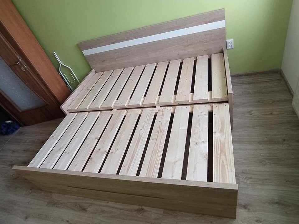Dva lamelové rošty manželskej postele v dekore dub sonoma