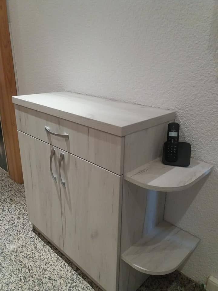 Vorzimmerschrank mit Lade und runden Eckregalen