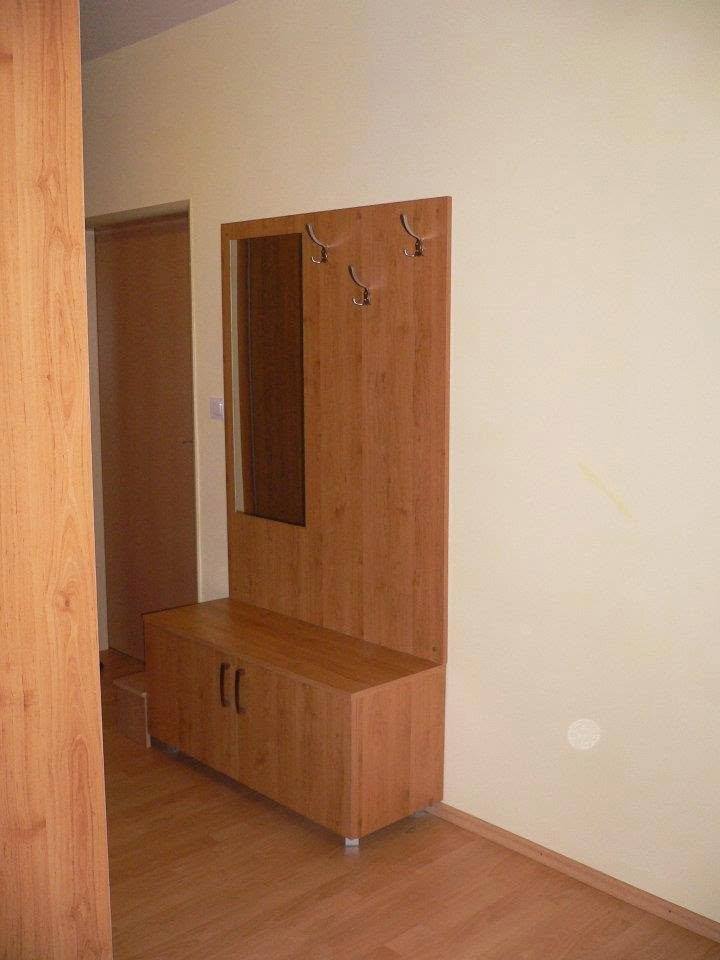Vorzimmer-Kombination im Kirschbaumdekor mit Garderobenpaneel und Schuhschrank