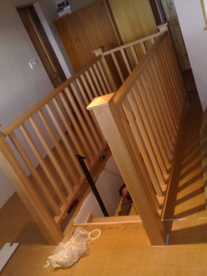 Eichengeländer mit Pfosten um die Stiegenöffnung