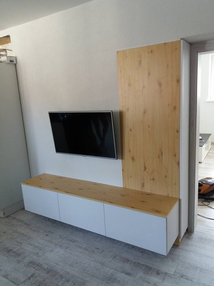 Weißer TV-Schrank mit Eichenplatte und hohem Eichenpanel